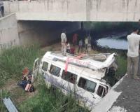 Eight Pilgrims Killed as Minibus Carrying 25 Overturns on Delhi-Mumbai Expressway