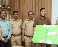 Mumbai Railway Police Return Gold and Cash Worth Rs 26.75 Lakh to Robbery Victim