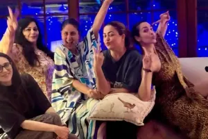 Kareena Kapoor And Squad Karisma, Malaika And Amrita Turn Heads At Manish Malhotra's Soiree - Watch