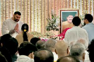 Jackie Shroff, Rohit Shetty, Esha Deol & Bollywood fraternity attend Pankaj Dheer's prayer meet