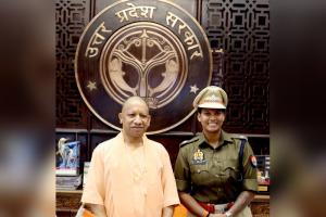 UP CM Yogi Adityanath meets DSP-cum-cricketer Deepti Sharma