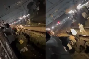 Mumbai: Two dead, three injured after being hit by suburban train near Sandhurst station