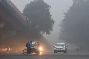 Dense fog disrupts life in Delhi-NCR; flight operations impacted, CAT III protocols activated