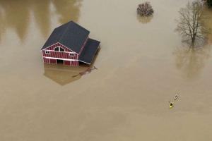 Historic Flooding Forces Mass Evacuations as Washington Communities Brace for Levee Failures