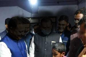 Hapur DM Turns Shelter Inspection Into a Moment of Joy, Celebrates Child’s Birthday at Night Shelter