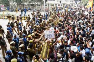 Clashes Erupt Outside UPPSC Office as Students Demand Long-Pending Exam Results