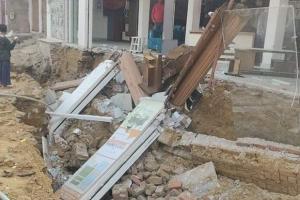 Agra Civic Chief Penalises Contractor After Furniture Showroom Wall Collapses During Drain Excavation