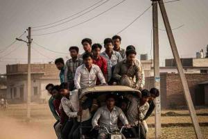 Overloaded Auto-Rickshaw in Mahoba Sparks Public Outcry Over Passenger Safety