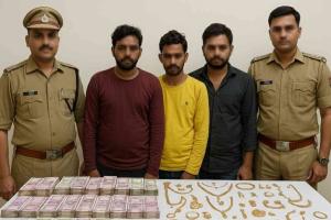 Three Notorious Burglars Arrested in Deoria; Police Recover ₹81 Lakh Cash and Stolen Jewellery