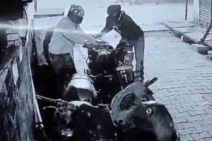 CCTV Captures Failed Attempt to Steal Bullet Motorcycle in Kanpur