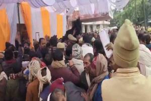 Chaos Erupts at Blanket Distribution Event in Gonda, Police Struggle to Restore Order