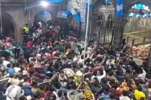 Devotees Flood Vrindavan’s Banke Bihari Temple Ahead of New Year Celebrations