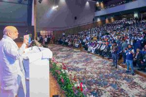 Doctors’ Selfless Service During COVID Set a Global Benchmark, Says Amit Shah in Gujarat