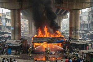 Fierce Fire Erupts Under Kanpur Flyover, Triggers Panic in Densely Crowded Market Stretch