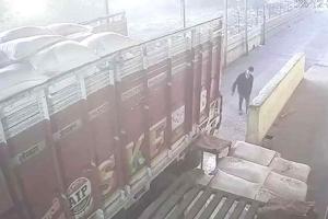 Gujarat Factory Tragedy: Father Accidentally Kills 19-Year-Old Son While Reversing Truck, CCTV Captures Moment