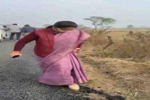Minister’s On-Site Test Exposes Alleged Lapses in PWD Road Quality in Madhya Pradesh’s Satna