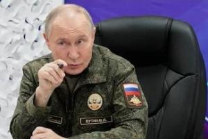 Putin Makes Rare Frontline Visit in Military Uniform as Commanders Brief Him on Key Advances