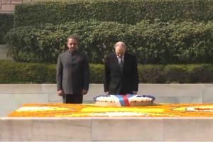 Putin Pays Tribute to Mahatma Gandhi at Rajghat During New Delhi Visit