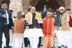 Rajnath Singh and Chief Minister Yogi Adityanath Offer Prayers at Ayodhya’s Hanumangarhi Temple