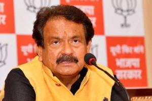 Union Minister S.P. Singh Baghel Offers Condolences at Noida Residence of MP Mahesh Sharma