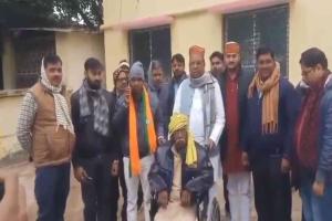 Viral Sultanpur Video Shows Wheelchair-Bound Man Standing and Walking During Public Event, Drawing Widespread Attention