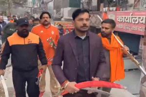 Weapons Displayed on the Streets: Hindu Raksha Dal Members Arrested in Ghaziabad Crackdown