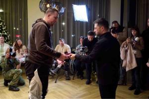 Zelenskyy Visits Wounded Ukrainian Troops at Dutch Rehabilitation Centre