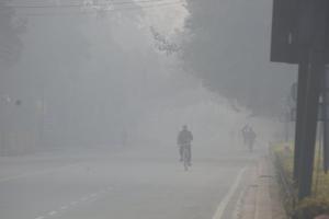 Delhi shivers as IMD warns of cold wave, AQI remains poor