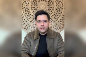 MP Raghav Chadha joins gig workers in celebrating the end of ‘10-minute delivery’