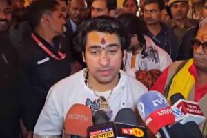 Dhirendra Shastri Urges De-escalation in Avimukteshwaranand Controversy, Calls for 