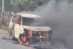 Fire Crews Thwart Major Disaster After Vehicle Bursts into Flames on Kasganj Road