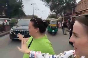 Hand Signals and Hawa Mahal: Viral Footage of Russian Tourists Highlights India’s Pedestrian Paradox