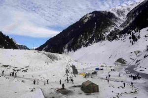 Kashmir Faces Unprecedented Winter Drought as 96% Rainfall Deficit Threatens Economy and Ecology