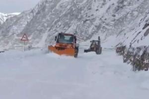 Massive Snow-Clearing Operations Underway to Reopen Strategic Mughal Road
