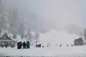 North India Shivers as Polar Blast Triggers Cold Wave and Heavy Fog Alerts
