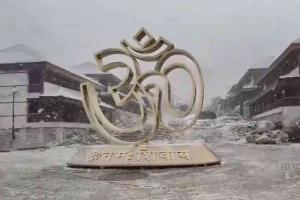 Winter’s Second Spells Blankets Kedarnath in Pristine White, Drawing Pilgrims to the Valley