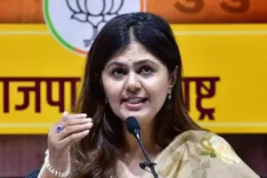 Close Call for Pankaja Munde: Technical Snag Grounds Minister’s Chopper Amid State Mourning