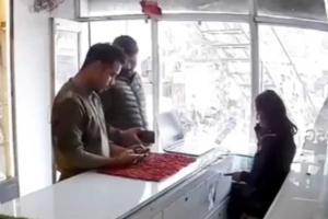 Badge of Dishonor: UP Police Constables Suspended After High-Stakes iPhone Swap Caught on Camera