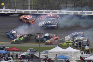 Chaos Erupts at Daytona 500 as Massive 17-Car Pileup Halts NASCAR’s Crown Jewel