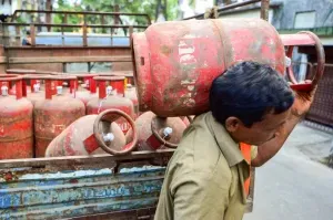 Delhi Cabinet approves scheme to provide free LPG cylinders on Holi and Diwali