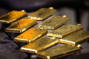 Delhi Gold Prices Retreat: Domestic Market Sees Marginal Dip as Global Bullion Trends Shift