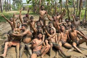 Spirited Celebrations: Uttar Pradesh Police Personnel Mark Holi with Traditional Mud-Bath Festivities
