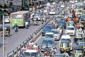 Massive Traffic Gridlock on Khandala Ghat Traps Commuters for Hours Amid Long Weekend Rush