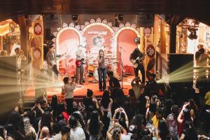 Maybelline’s ‘Maybe It’s My Stage’ Festive Express Brings Music and Glam to Kolkata, Delhi