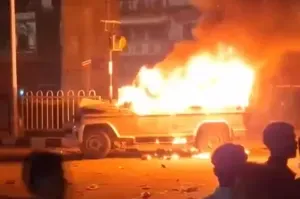 Violence erupts in Bihar's Gopalganj, police vehicle torched; several detained