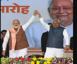 Video: PM Modi's 'Gamcha' wave cheers Bihar, CM Nitish Kumar thanks people at Patna's Gandhi Maidan