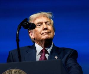 Trump says US ready to help Iranians