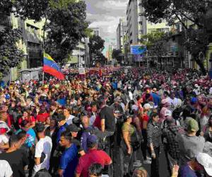 Caracas Streets Surge as Thousands Demand Release of Maduro Following US Military Capture