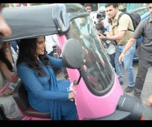 Amruta Fadnavis Drives Pink E-Rickshaw as Maharashtra Launches Women-Led Green Mobility Program